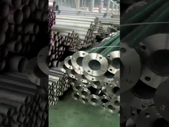 Các đường ống với sườn sẵn sàng để vận chuyển